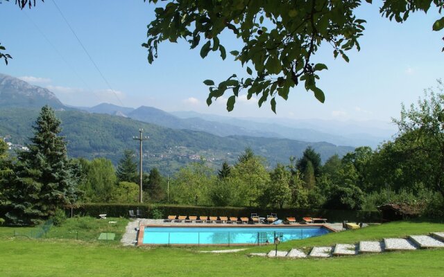 Scenic Home in Camporgiano With Swimming Pool