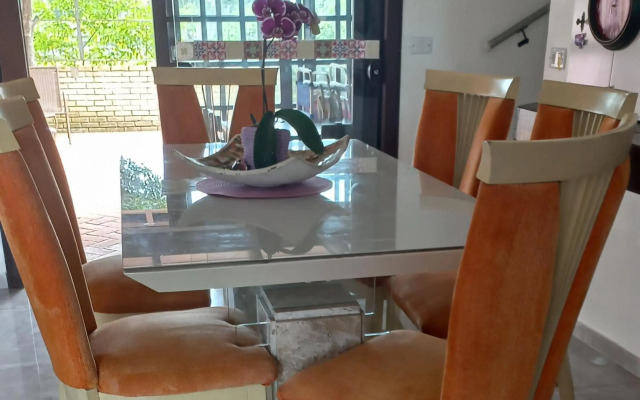 Aluguel Casa Garopaba - 7 quadras do mar