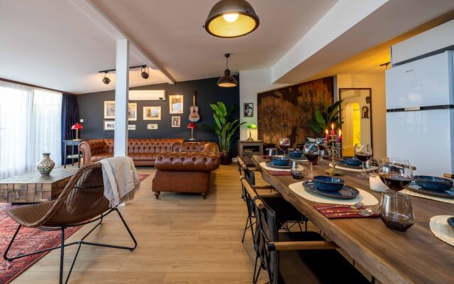 Monnas Suite
