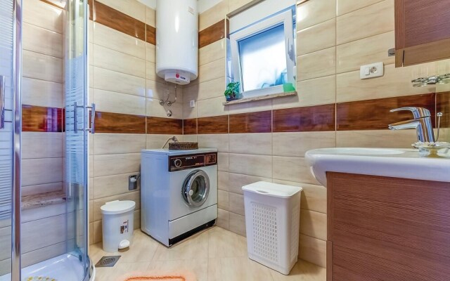 Awesome Apartment in Jadranovo With 2 Bedrooms and Wifi