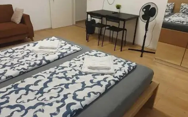 Affordable 2BR Stay 15 Min Enkplatz