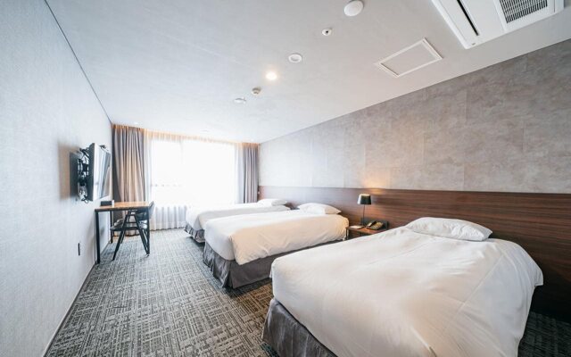 Hotel With City
