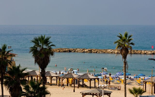 Beach Hotel by Zvieli hotels