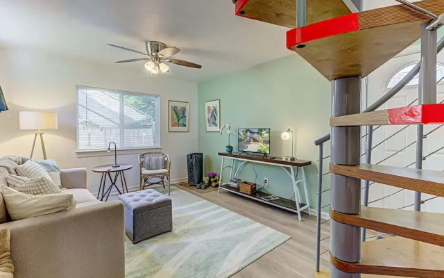 Garden Home Walkable to East Austin Eateries