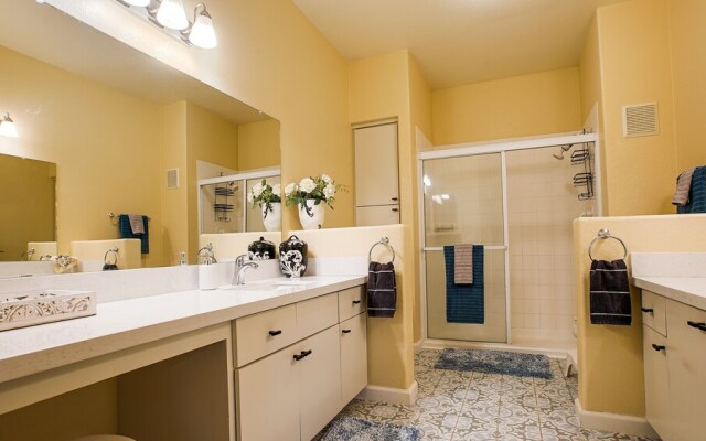 100th Scottsdale #2191 3 Bedroom Condo by Redawning