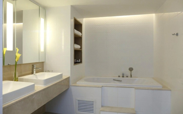 Louis' Tavern Hotel Don Muang