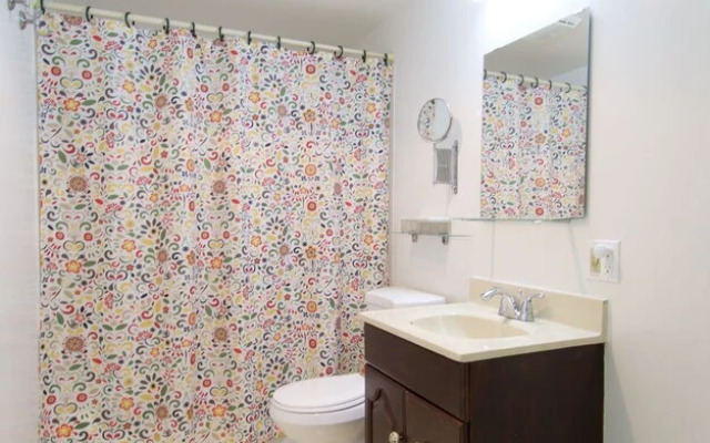 Hidden Greenlake Gem -- Central Location