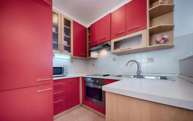 Apartments and Rooms Dis