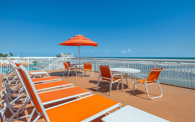 Comfort Inn & Suites Daytona Beach Oceanfront