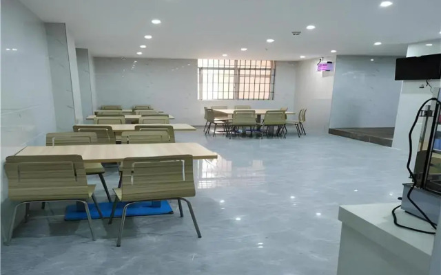 City Comfort Inn Maoming Huazhou Bei‘an Bus Station