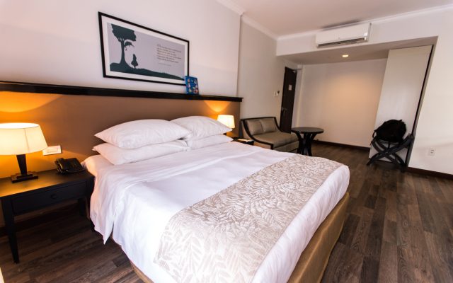 The Alcove Library Hotel