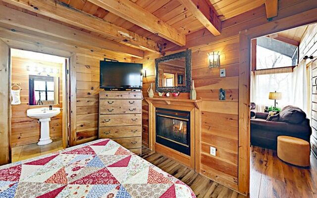 A Birds Song - 2 Br Cabin