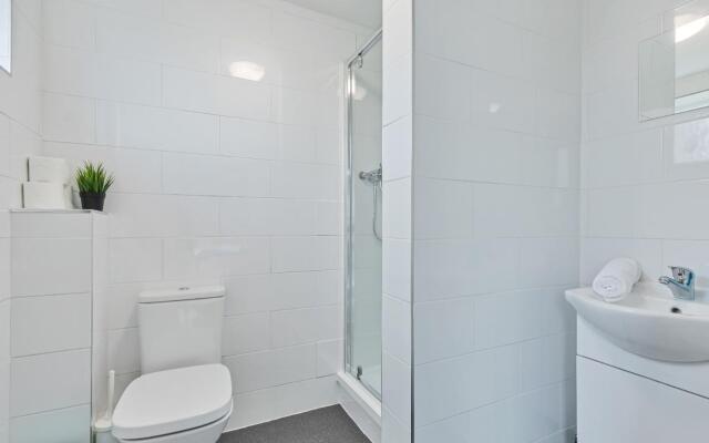 Seabright Townhouse | By My Getaways | Parking for one car