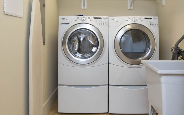 Turquoise Place Unit 1008D