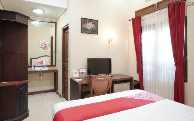 OYO 804 Ndalem Maharani Guest House