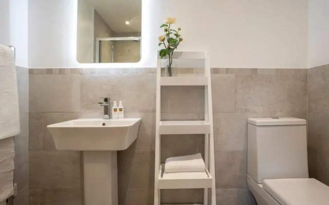 Charming 1BR - Town Centre-parking-stunning Views