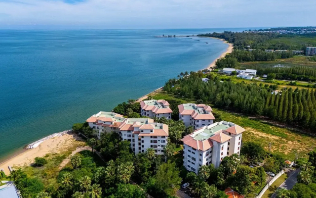 4 Bed Beachfront Condo SP43