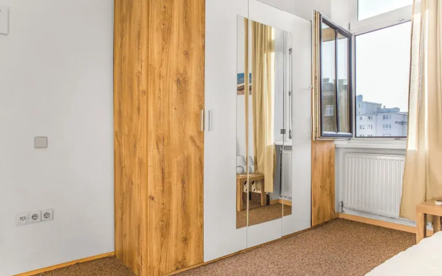 Cozy 2BR Apt Next to Millennium Tower