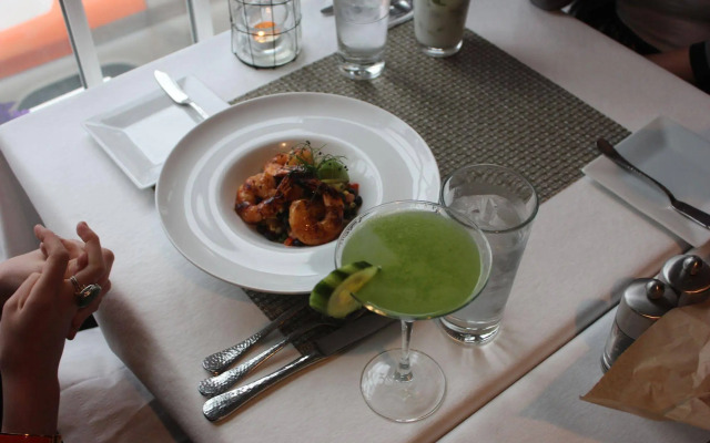 Vineyard Square Hotel & Suites