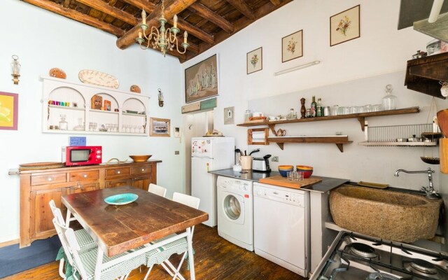 Reginella White Apartment