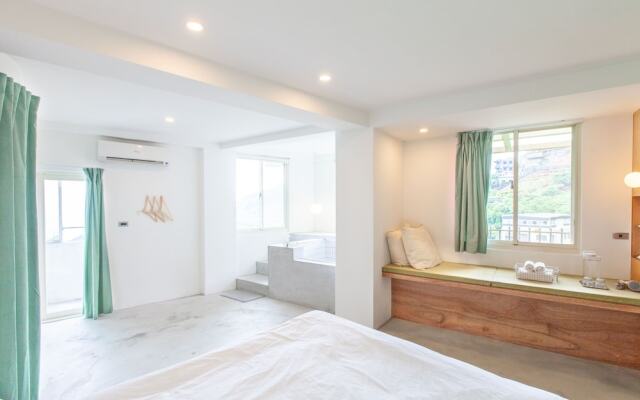 OwlStay Jiufen Green Ray