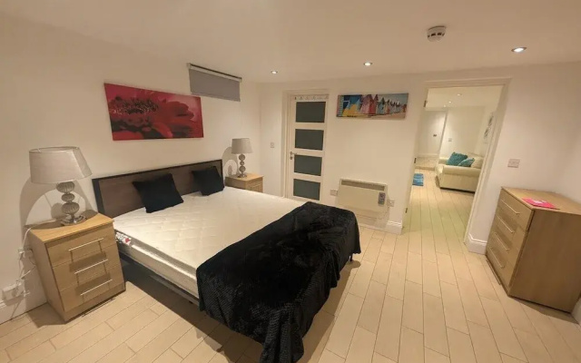 City Escape 1 Bedroom Flat in Swansea Centre
