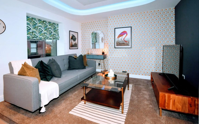 Antrobus Deluxe Apartments by YourStays