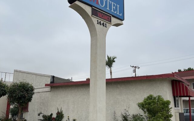 Hiland Motel