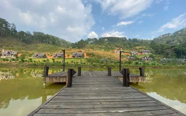 Lat Valley Retreat Village