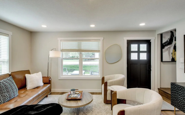 Stylish 'crosby Cottage' - 1 Mi to Serpent Lake!