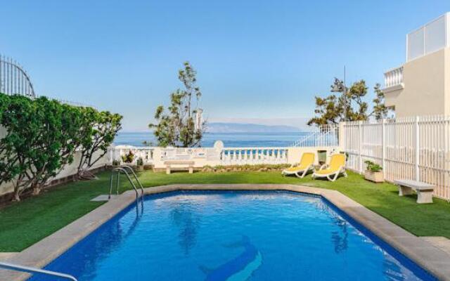 Cosy Seaview Apartment