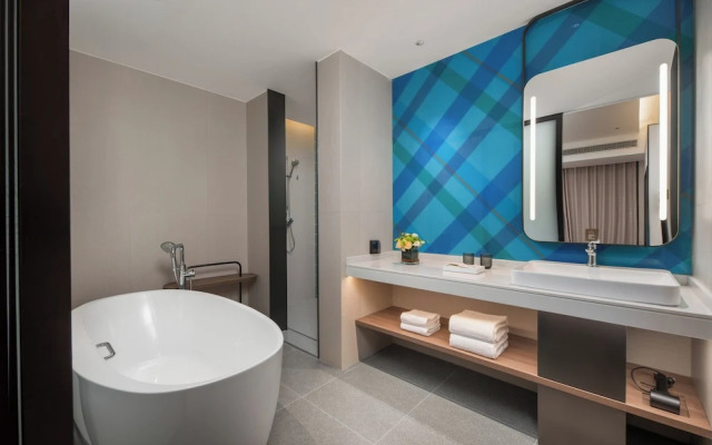 Holiday Inn Express Qingdao City Balcony by IHG