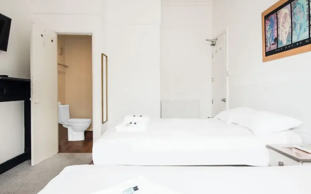 OYO The Lodge Bournemouth