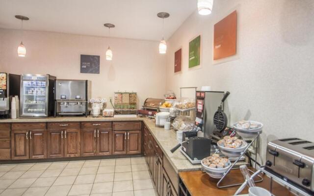 Comfort Suites Rochester Henrietta University Area