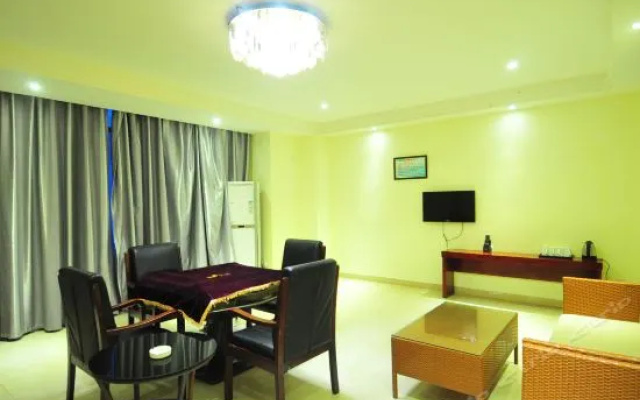 Golden Bay Hotel