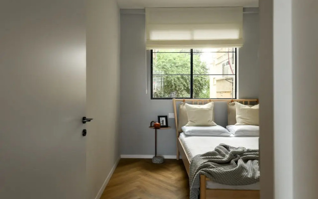 3BR High quality Apt with City View