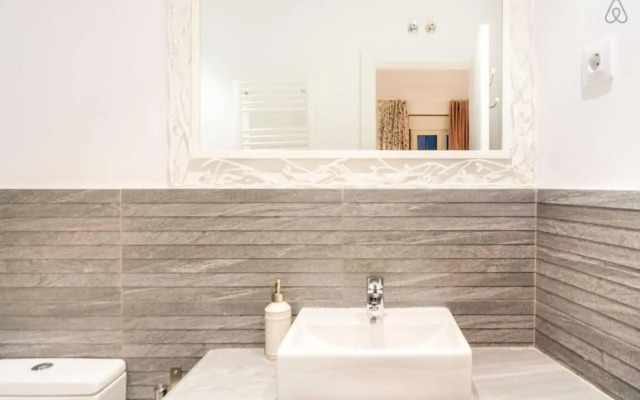 Explore a Walkable Neighborhood around a Comfy Apartment