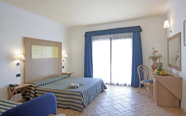 TH Le Castella - Baia degli Dei Village