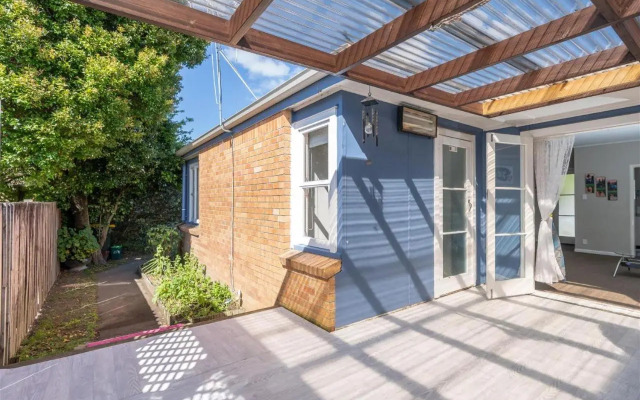 3-bedroom unit within walking distance to city