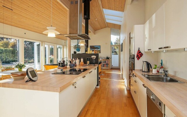 Pretty Holiday Home in Hals With Roofed Terrace
