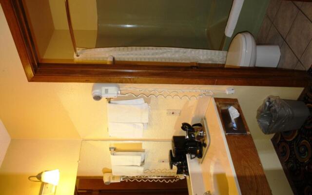 Lake Palestine Motor Inn