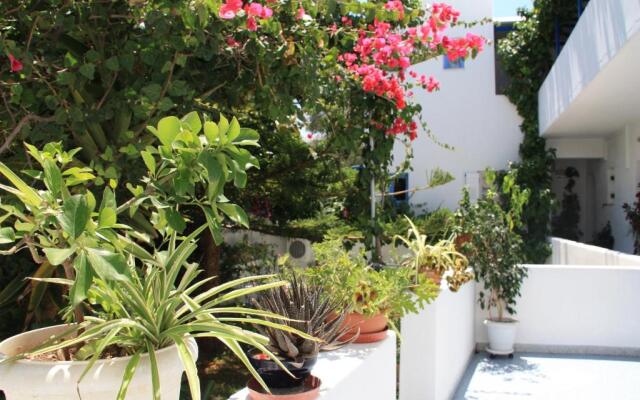 Loukia Apartments & Studios