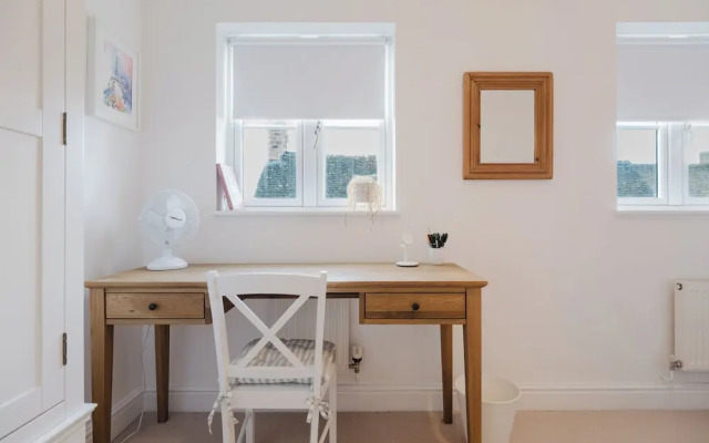 Stylish Retreat with Garden in Tetbury