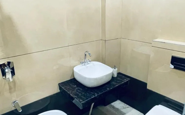 Goroomgo Yuvraj Residency Amritsar