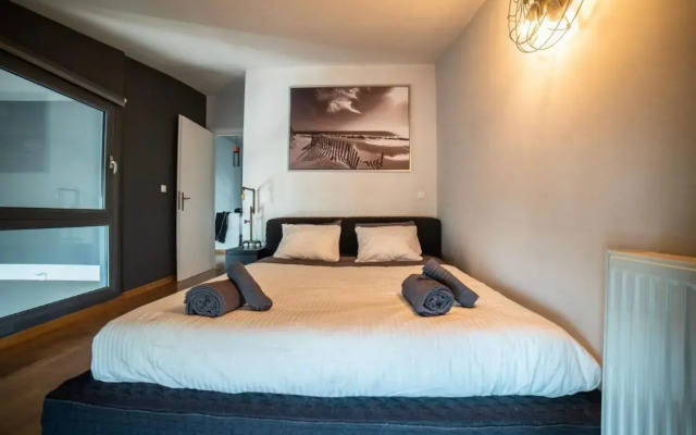 Minimal Brand New Loft next to Subway