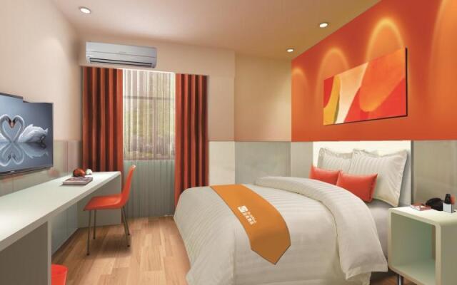 Shell Xinzhou Xinfu District Railway Station Hotel