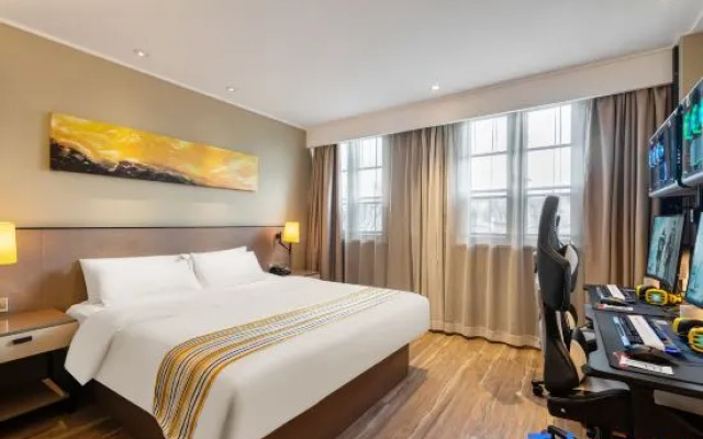 Yue Gaming Hotel (Shanghai Zhoupu Xiaoshanghai Pedestrian Street)