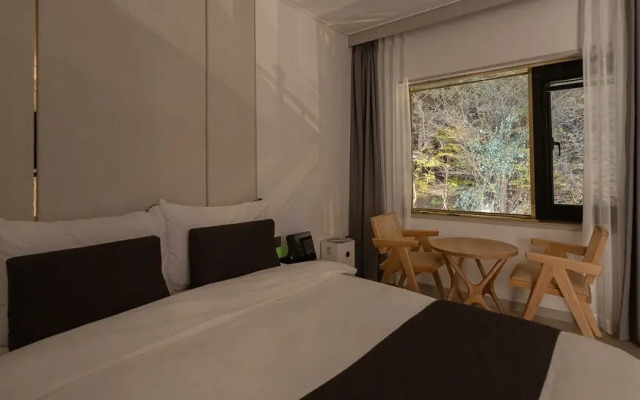 Den Basta Forest Hotel