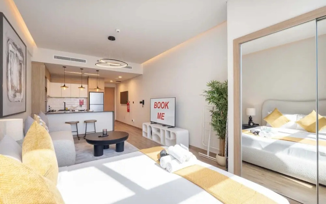 Mesmerizing Studio Located in the Center of JVC