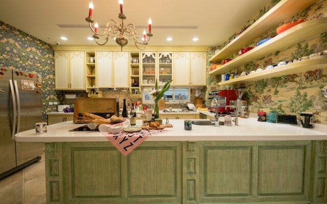 R&J GuestHouse